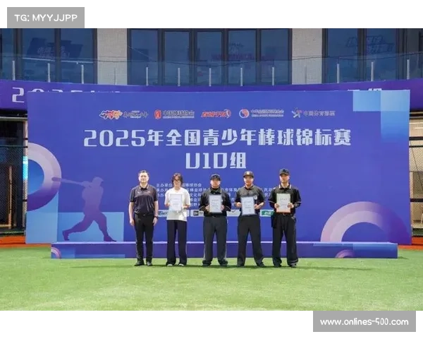 U10男子俱乐部阳光组上海协和烈焰俱乐部夺冠，队员分享获胜喜悦